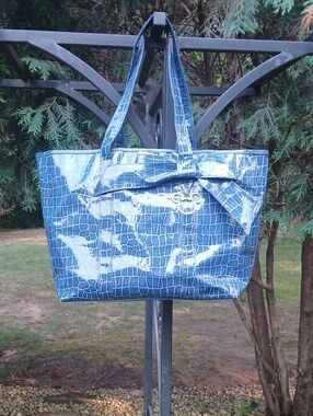 Disney Parks blue faux-leather croc-embossed tote bag official Disney Park